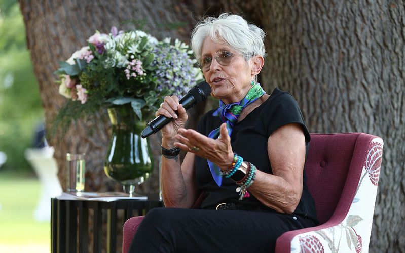 Joan Baez tells Geneva audience: “Make Good Trouble!”